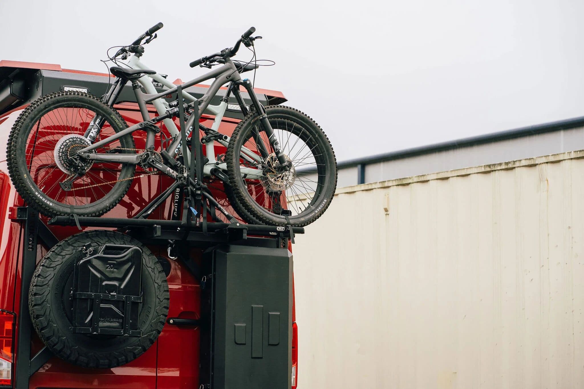 Rugged aluminium expedition storage box